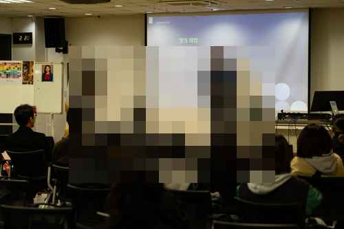 무대 조명, 숫자의 배신을 넘어 파장을 지배하다 무대 조명, 숫자의 배신을 넘어 파장을 지배하다 - 사진 1