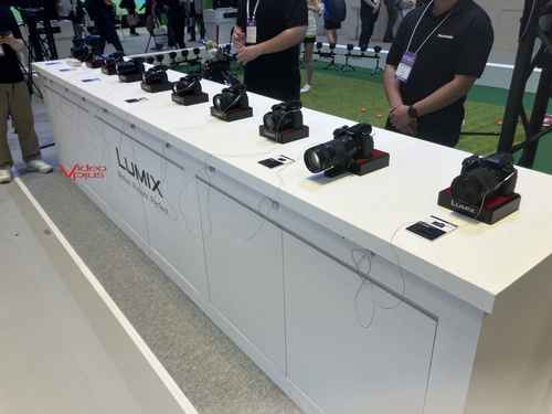 파나소닉, CX350 루믹스 카메라 와 XR 솔루션 등 종합 방송장비를 전시했다. - 사진 3